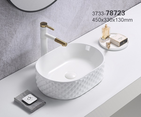 37-78723 KIMIC ZDJELASTI UMIVAONIK ovalni bijeli reljefni 45x33x13cm
