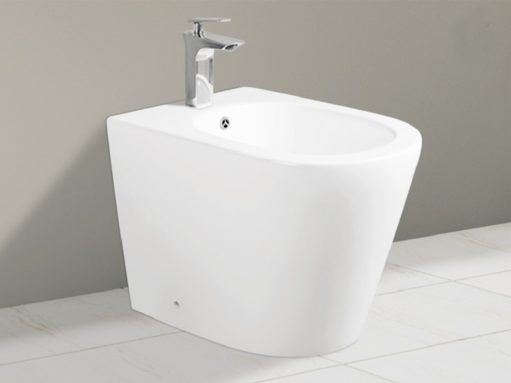38-YJ-1380 F EVEREST BIDE STOJEĆI